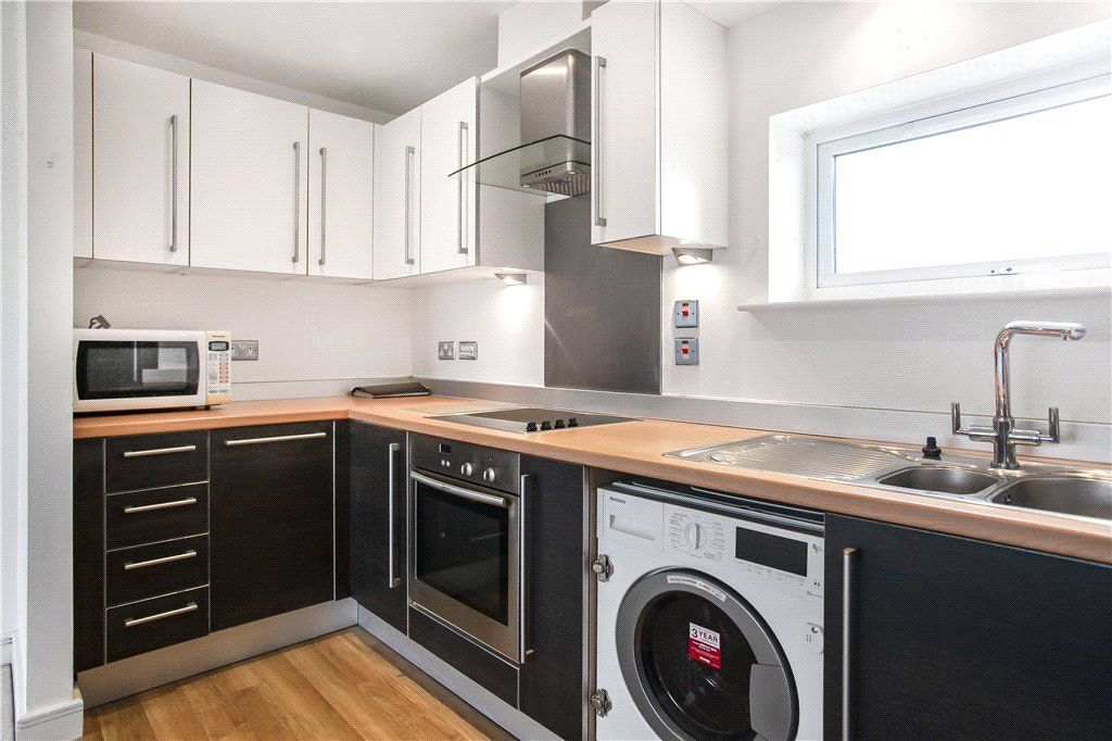 Property photo 2 of 9 Kitchen