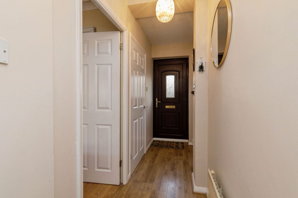 Property photo 3 of 20 Entrance Hallway