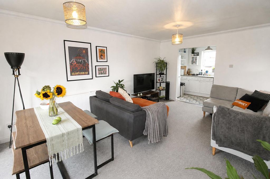 Property photo 3 of 10 15d8537F-69A6-43ee-9F03-58Dca2441953.Png