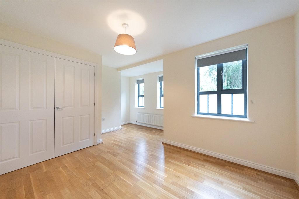 Property photo 3 of 8 Picture No. 37