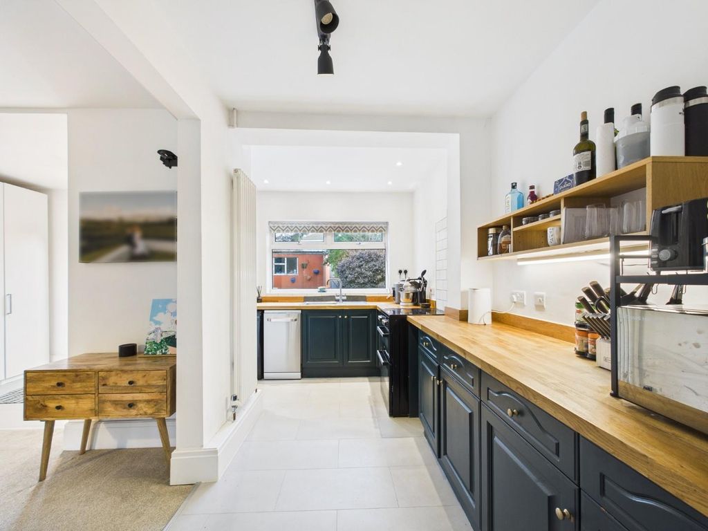 Property photo 3 of 34 Cam01576G0-Pr0331-Still003.Jpg