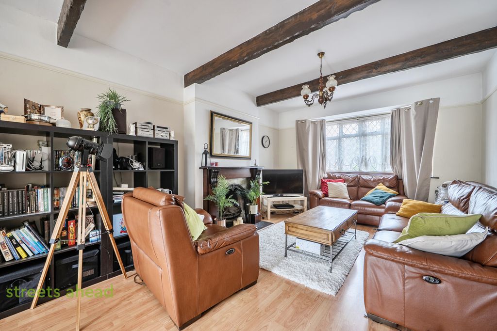 Property photo 2 of 19 E4A4Add3-Fdee-427...