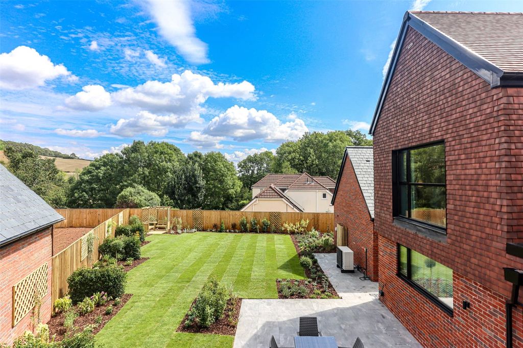 Property photo 3 of 16 Show Home