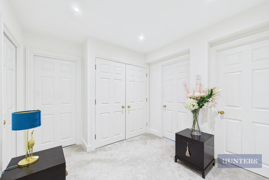 Property photo 3 of 16 Hallway