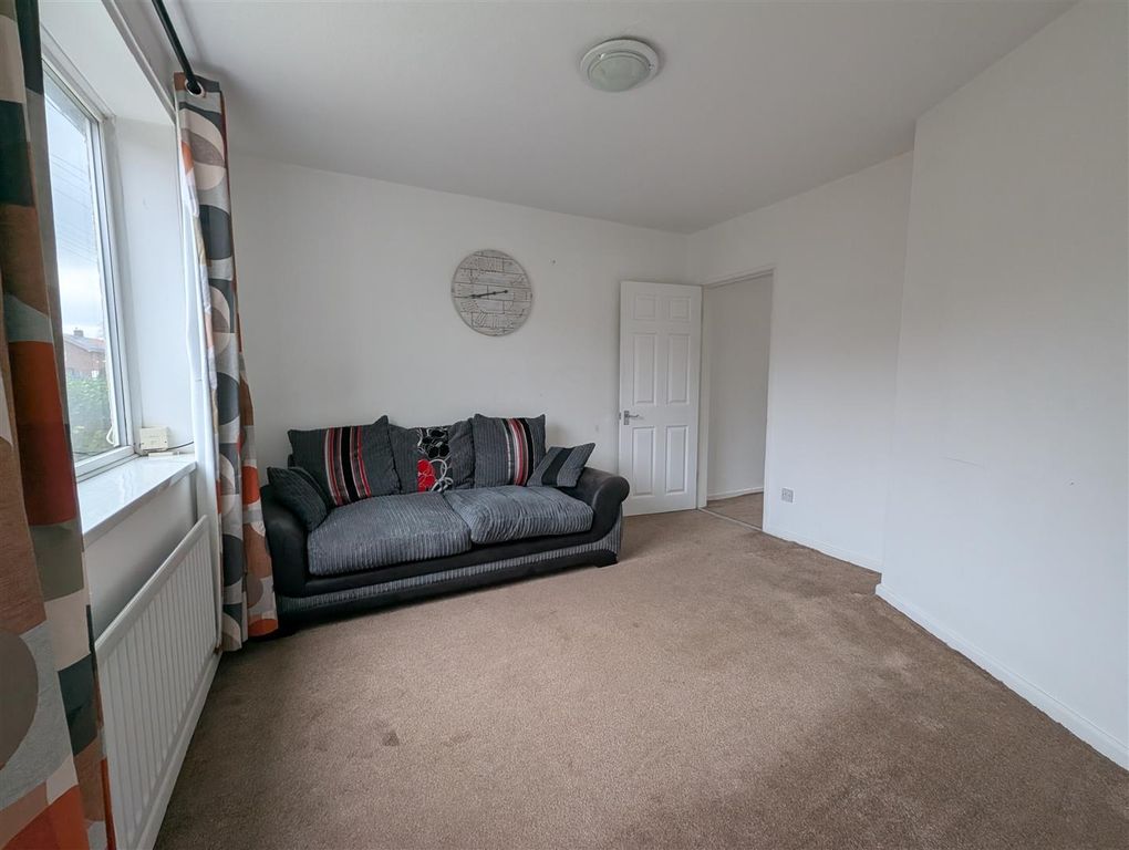 Property photo 3 of 10 Lounge