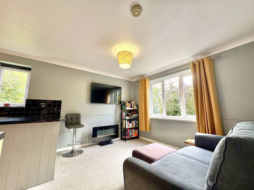 Property photo 2 of 8