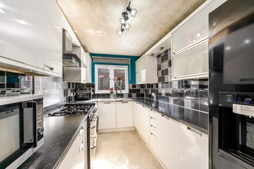 Property photo 3 of 23 08