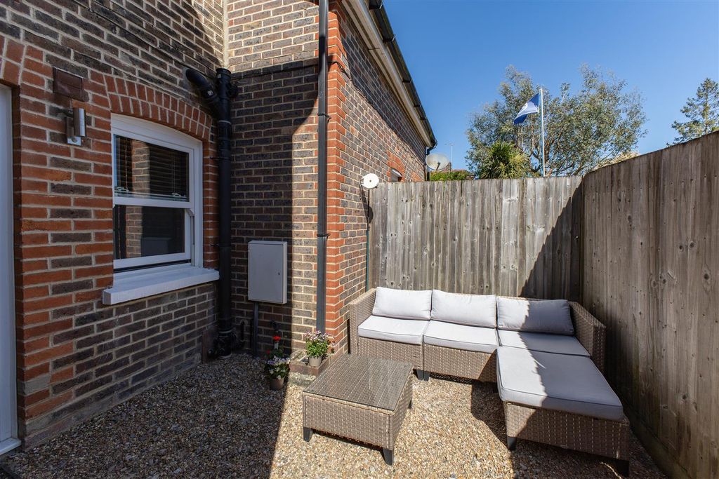 Property photo 2 of 12 Queensroad(34).Jpg