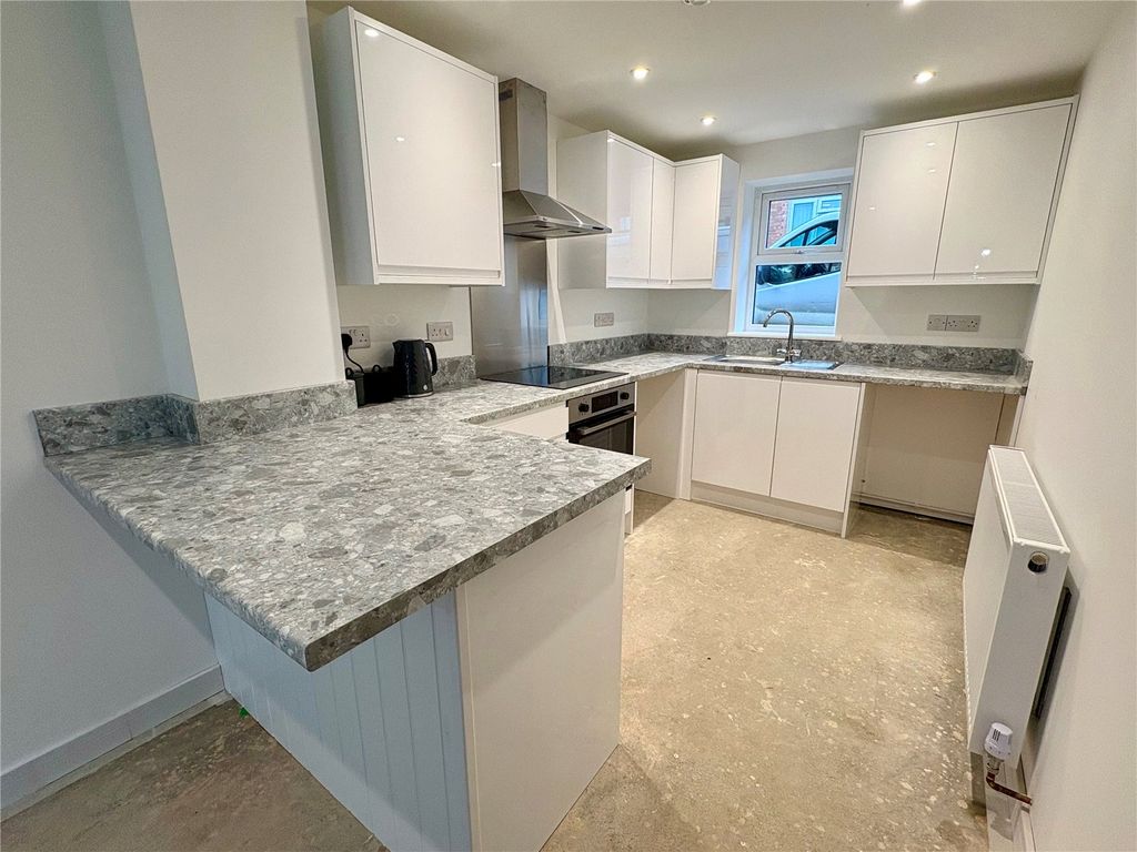 Property photo 2 of 9 Kitchen