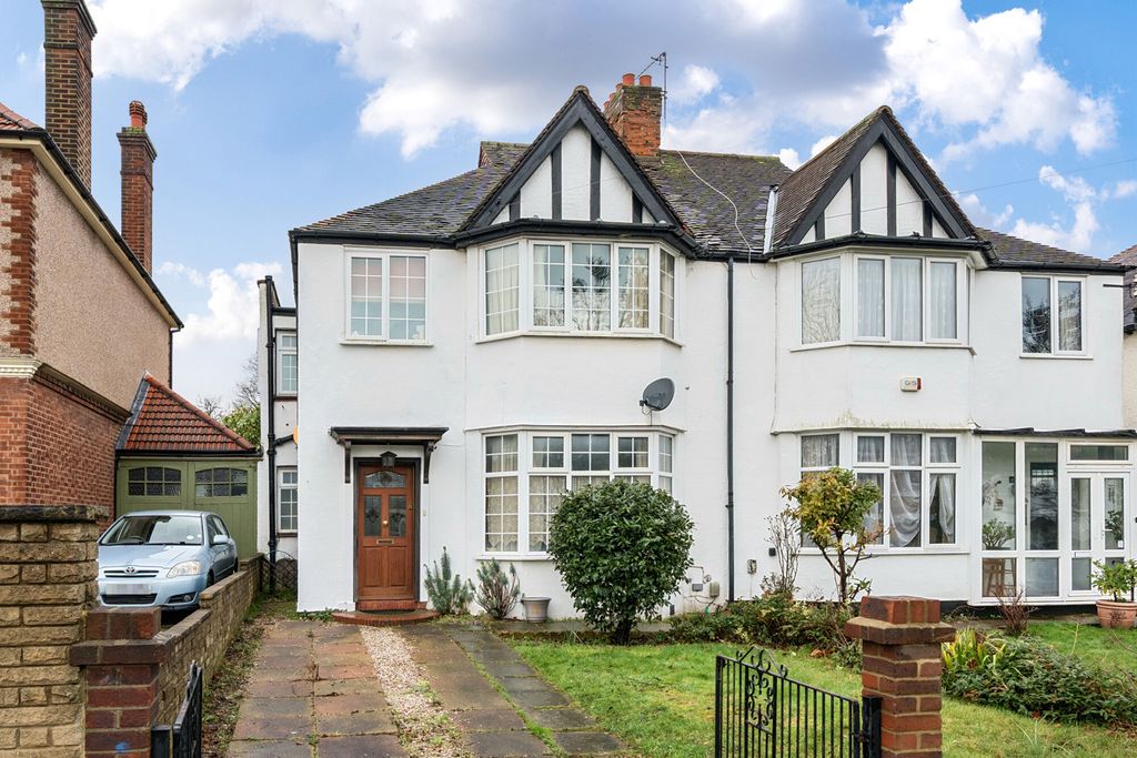 Property photo 1 of 17 External