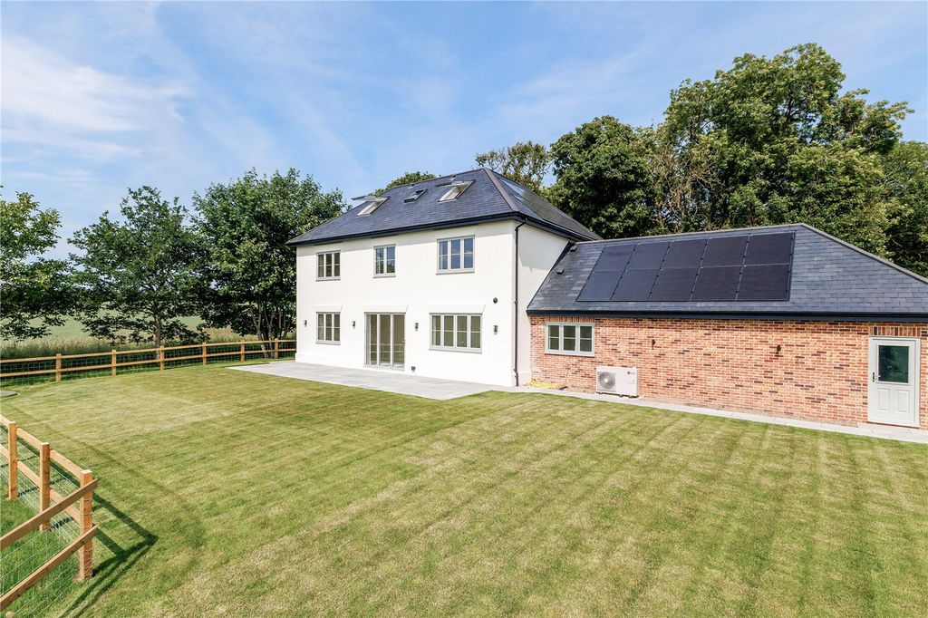 Property photo 2 of 18 Dunwood House