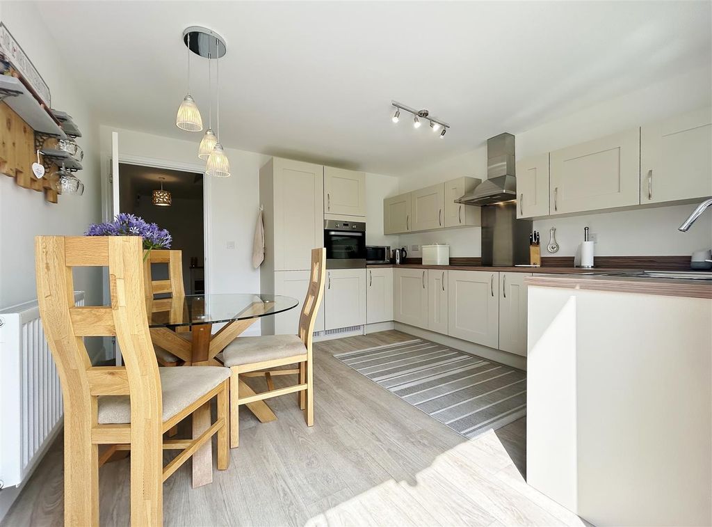 Property photo 3 of 22 Kitchen Diner