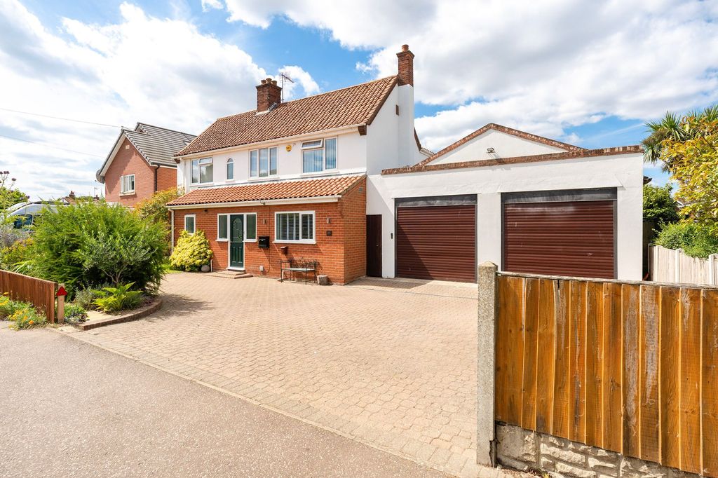 Property photo 1 of 32