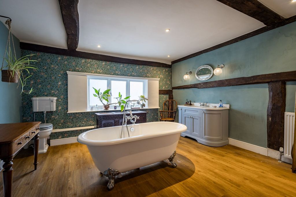 Property photo 3 of 36 Family Bathroom