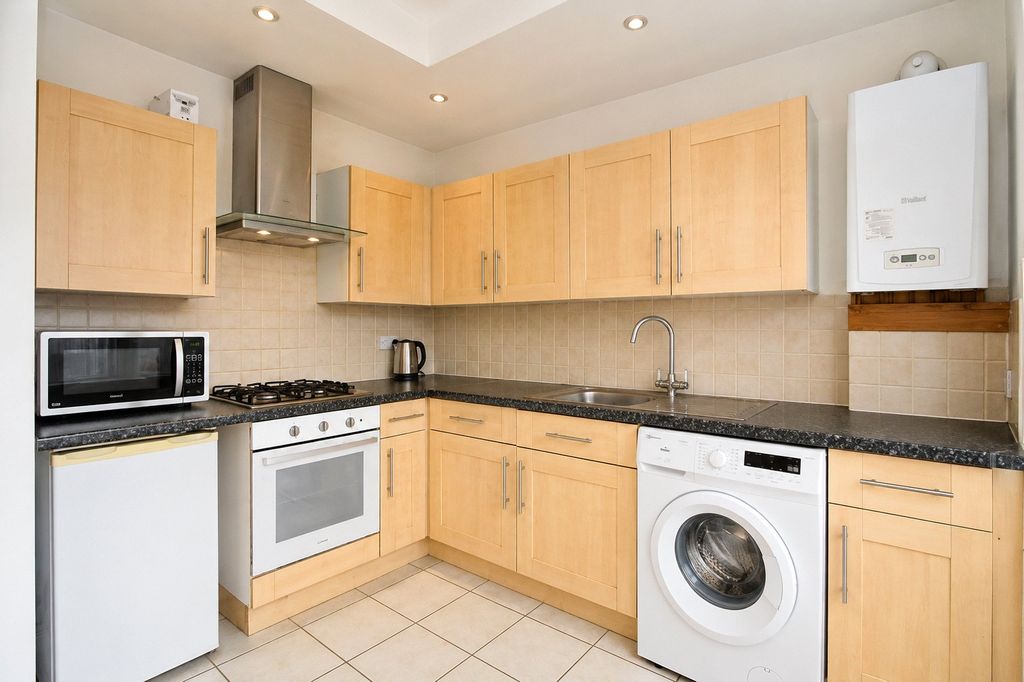 Property photo 2 of 6 Kitchen
