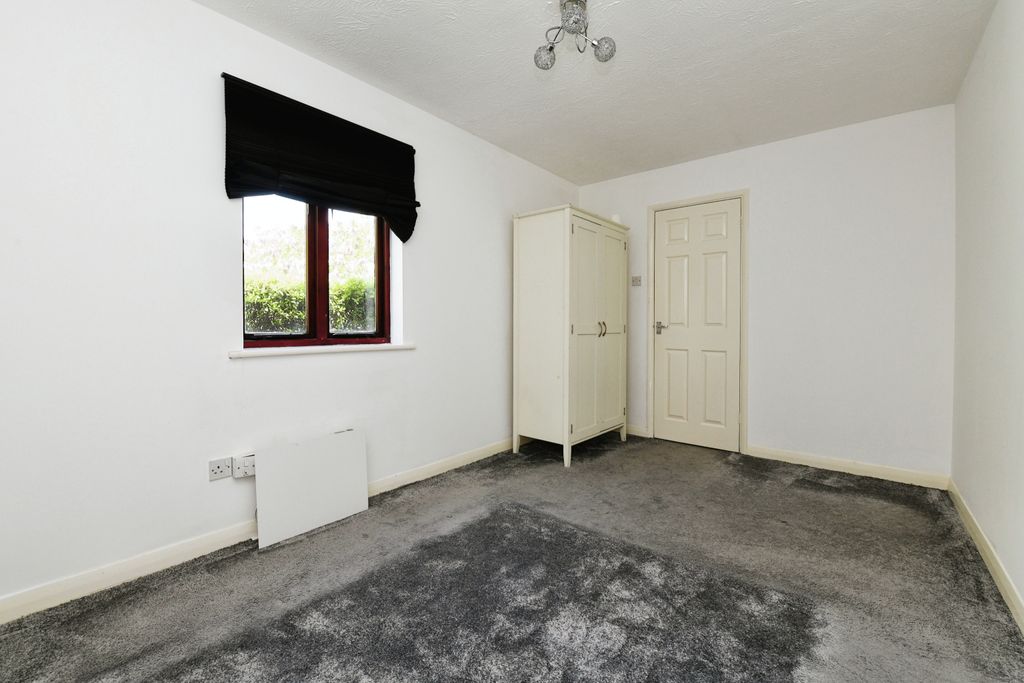 Property photo 3 of 15 Bedroom