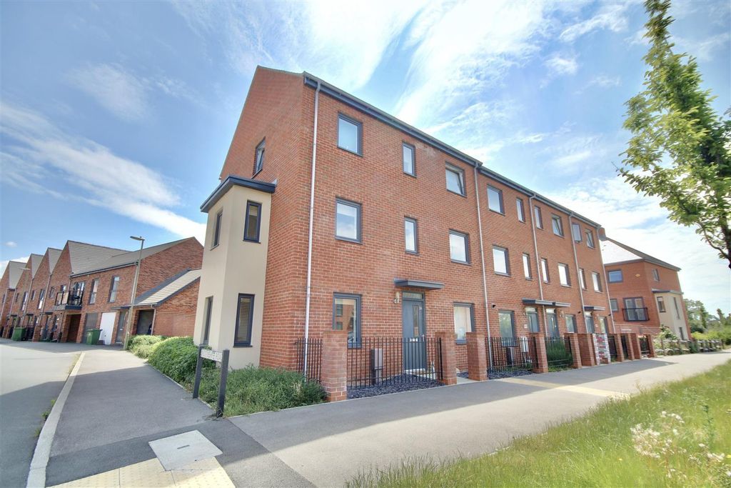 Property photo 1 of 20 Front Shot 2.Jpg