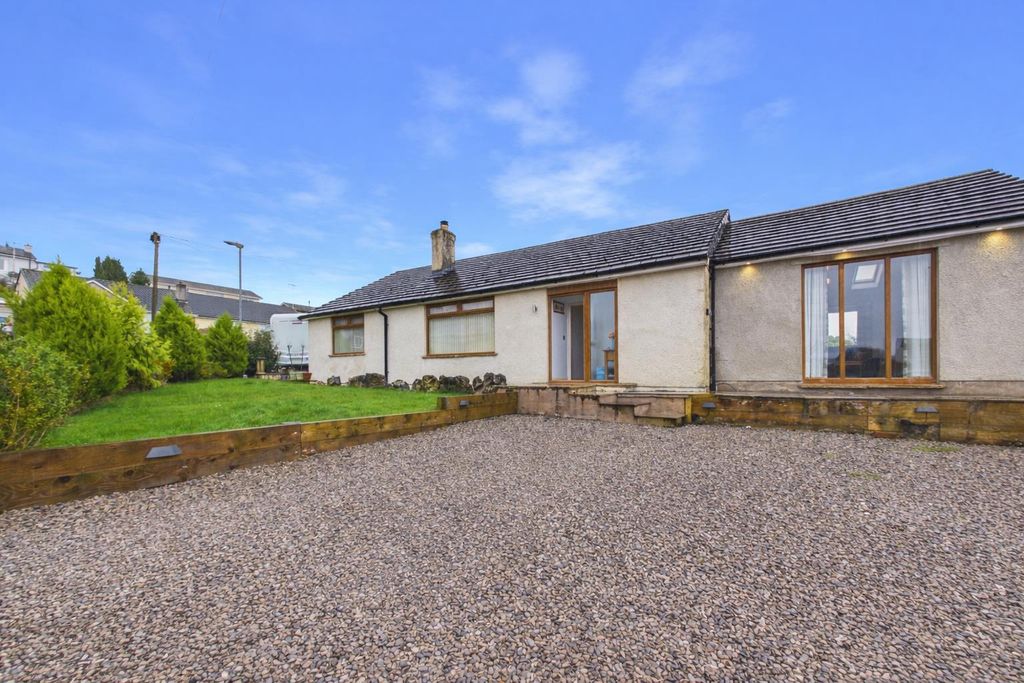 Property photo 1 of 22 Quaint Bungalow With Gravel Driveway.Png