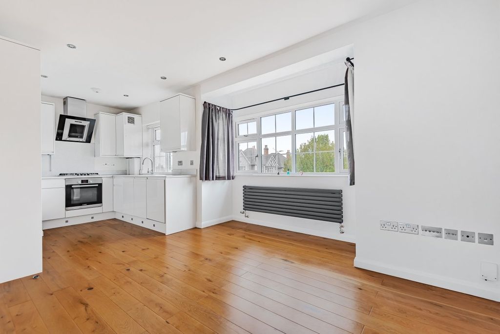 Property photo 2 of 10 858310 (2)