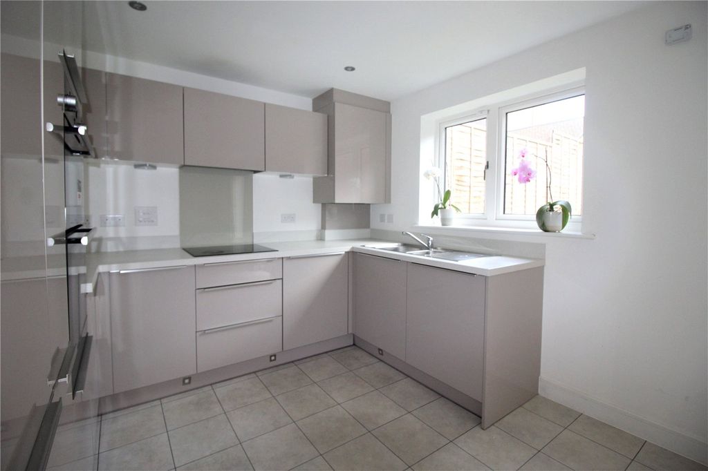 Property photo 2 of 21 Picture No. 17