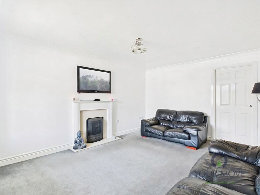 Property photo 3 of 16 Lounge