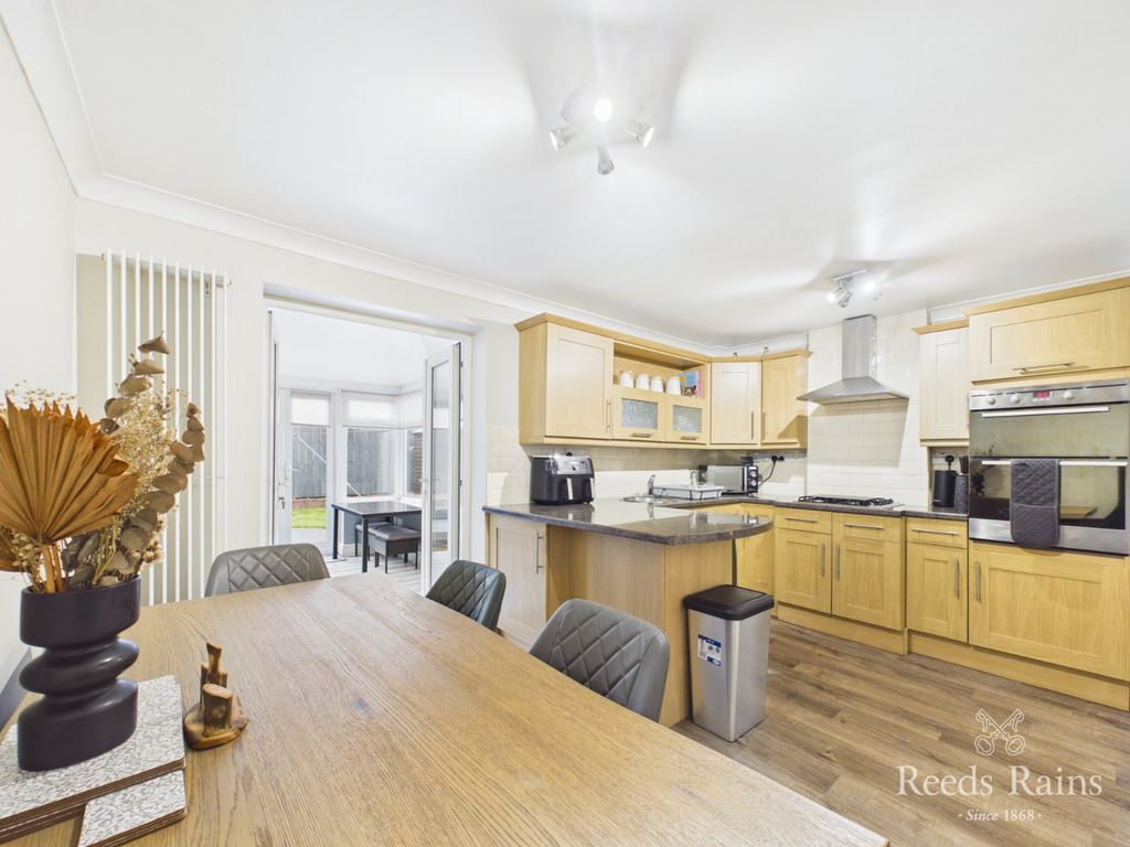 Property photo 3 of 22 Dining Kitchen