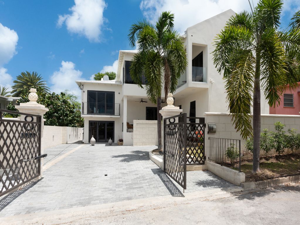 Property photo 1 of 16 Hill Station