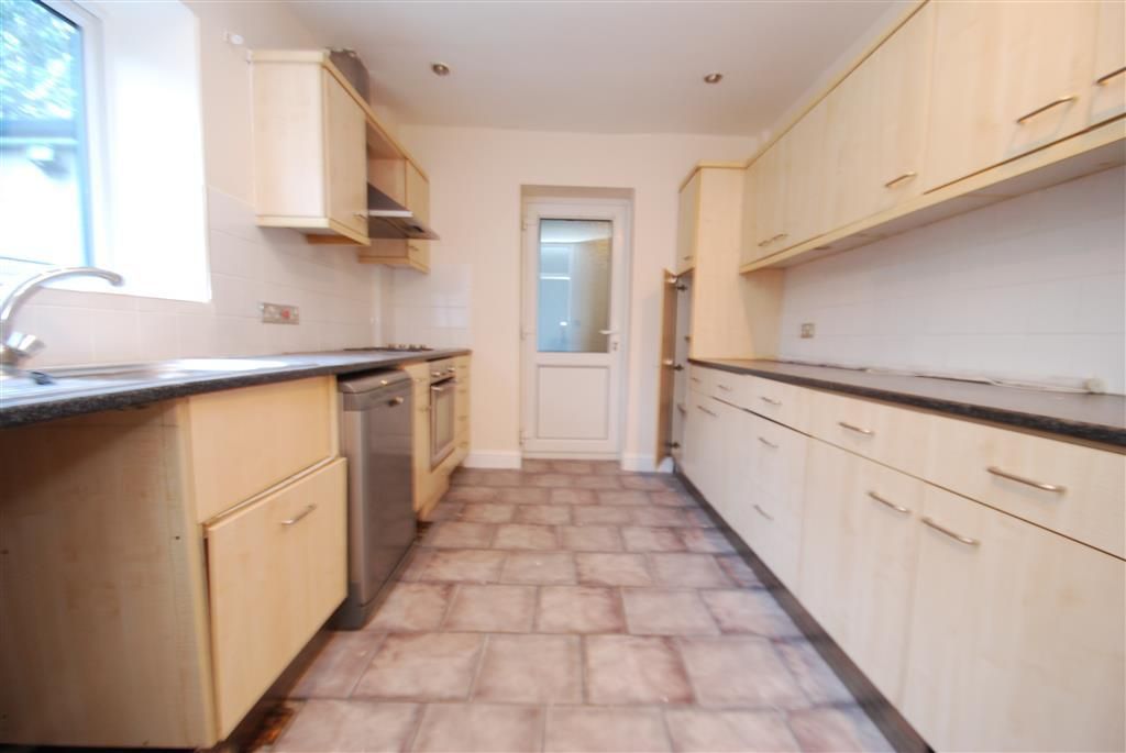 Property photo 3 of 8 Kitchen