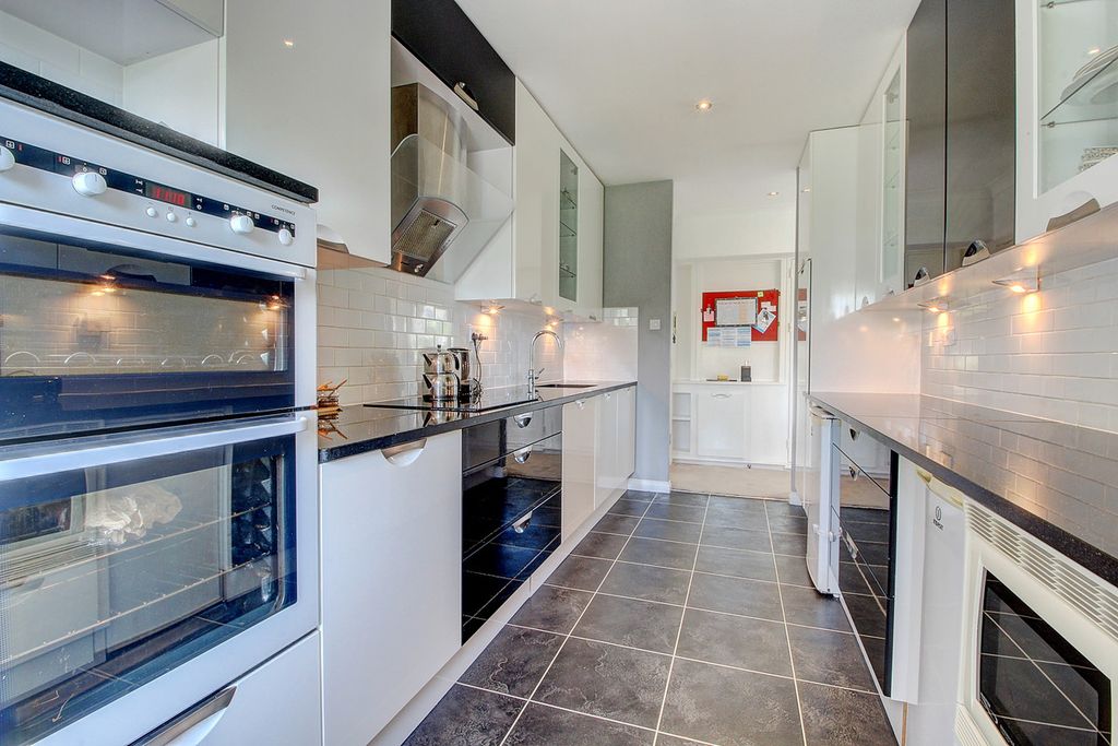 Property photo 2 of 21