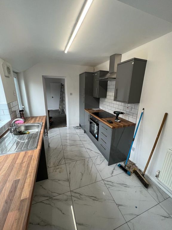Property photo 2 of 9 Kitchen
