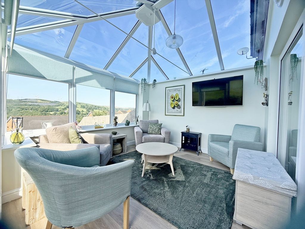 Property photo 3 of 33 Conservatory