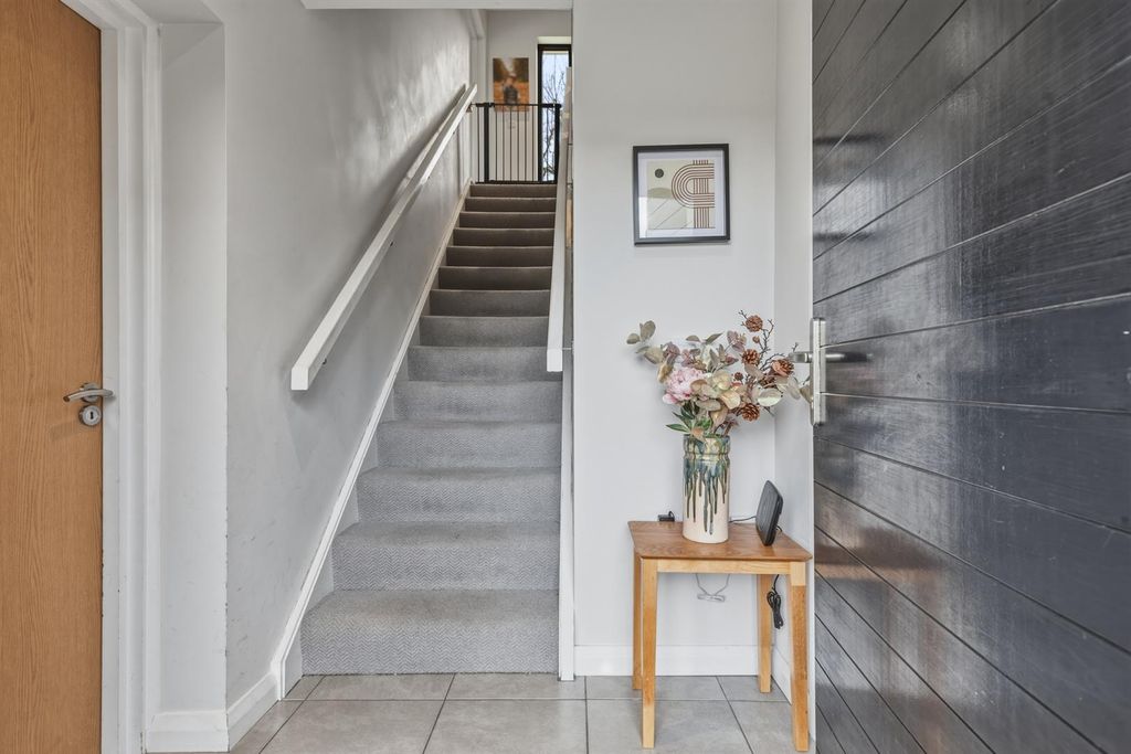 Property photo 3 of 29 12 Birch Lane 06.Jpg