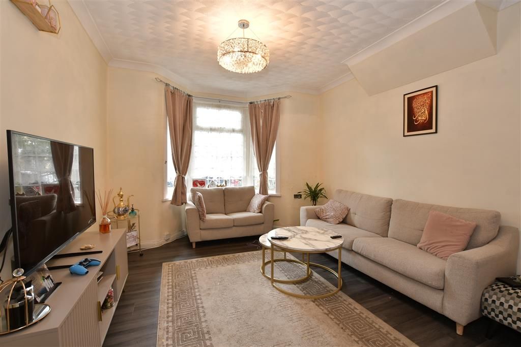 Property photo 3 of 10 Lounge