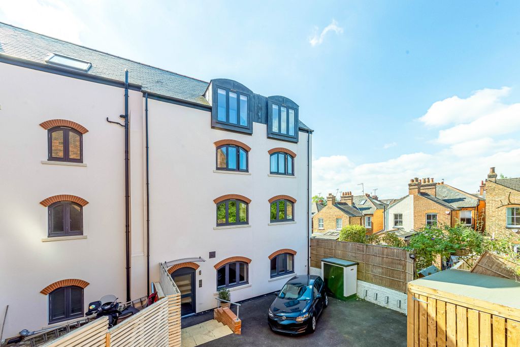 Property photo 1 of 11 Stl22014213H
