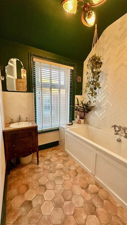 Property photo 3 of 31