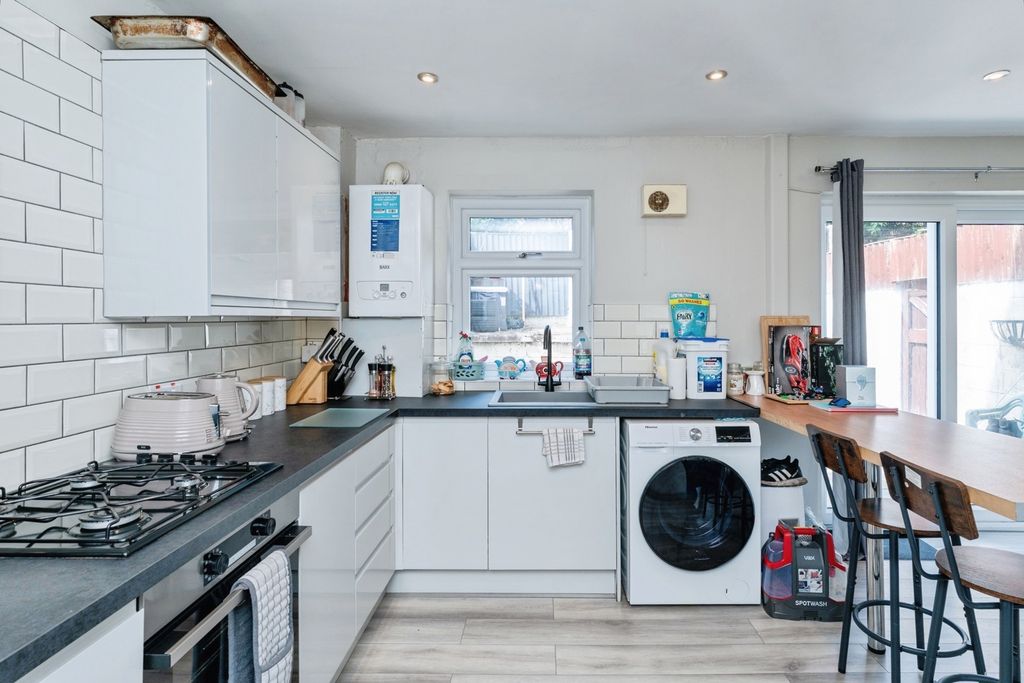 Property photo 2 of 15 Pbox-Img.Jpg
