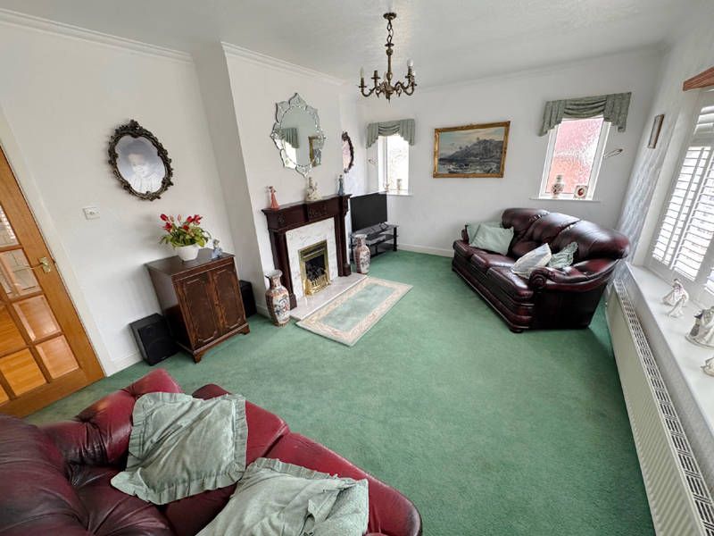 Property photo 2 of 31 Lounge