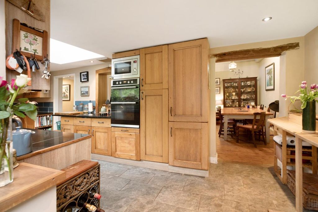 Property photo 2 of 32