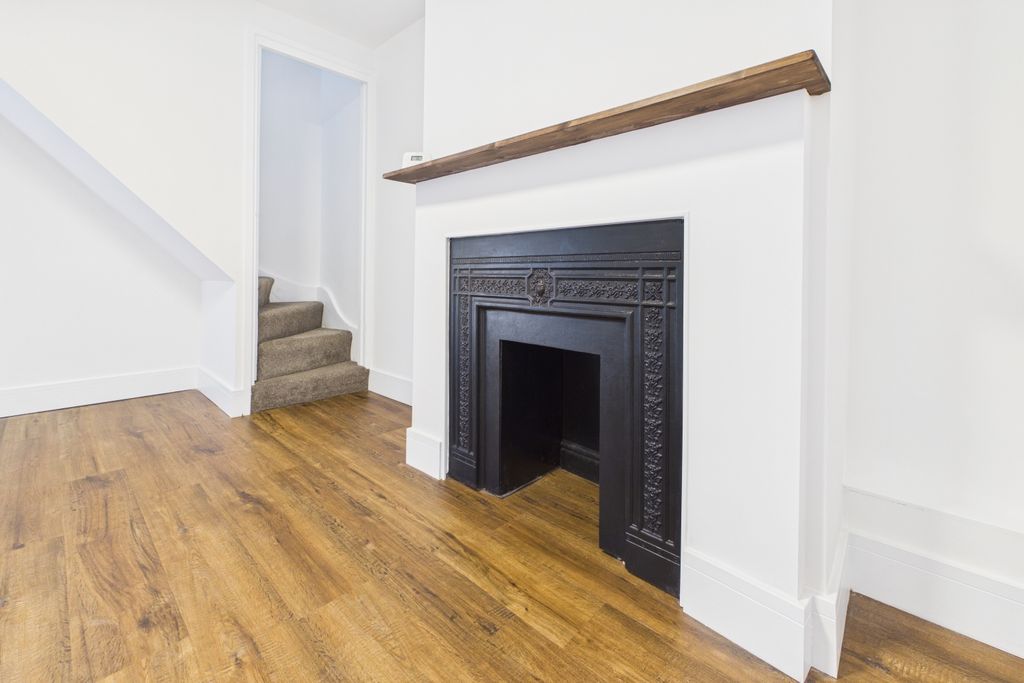 Property photo 3 of 23 Fully Refurbished