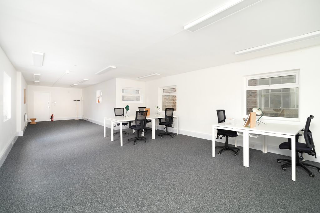 Property photo 3 of 7 P02