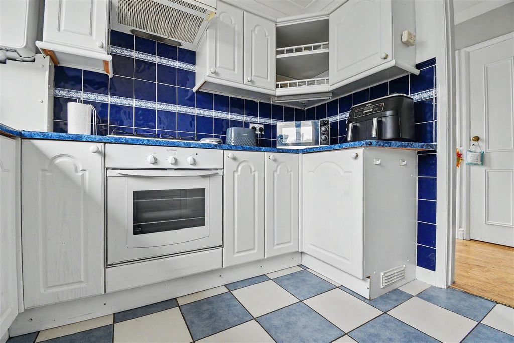 Property photo 3 of 21 Kitchen