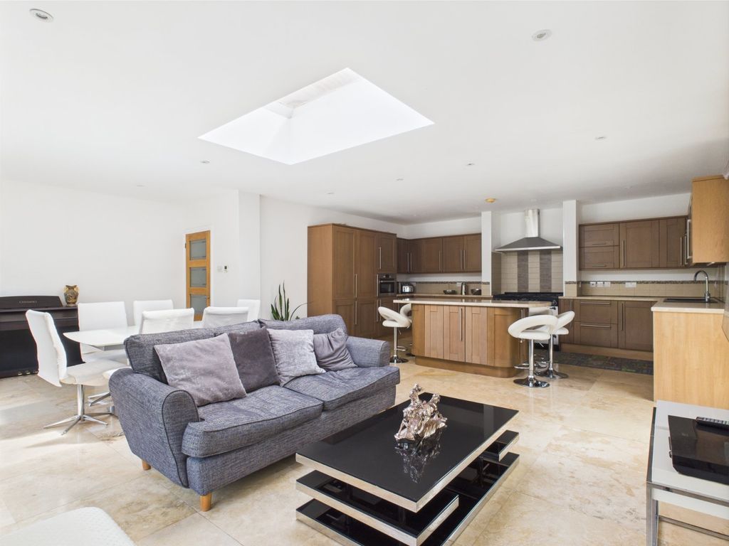 Property photo 2 of 25 Picture No. 86