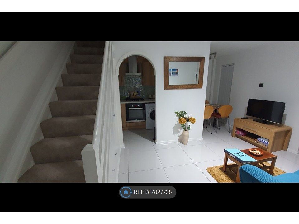 Property photo 1 of 9 Living