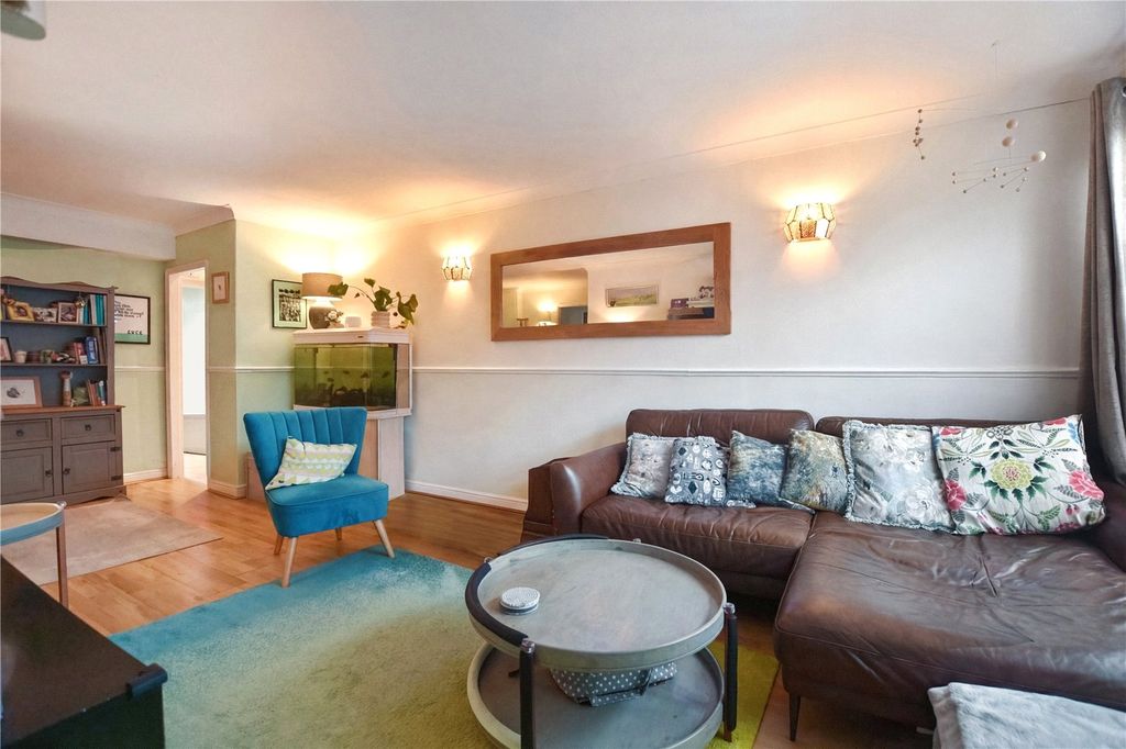 Property photo 2 of 13 Lounge