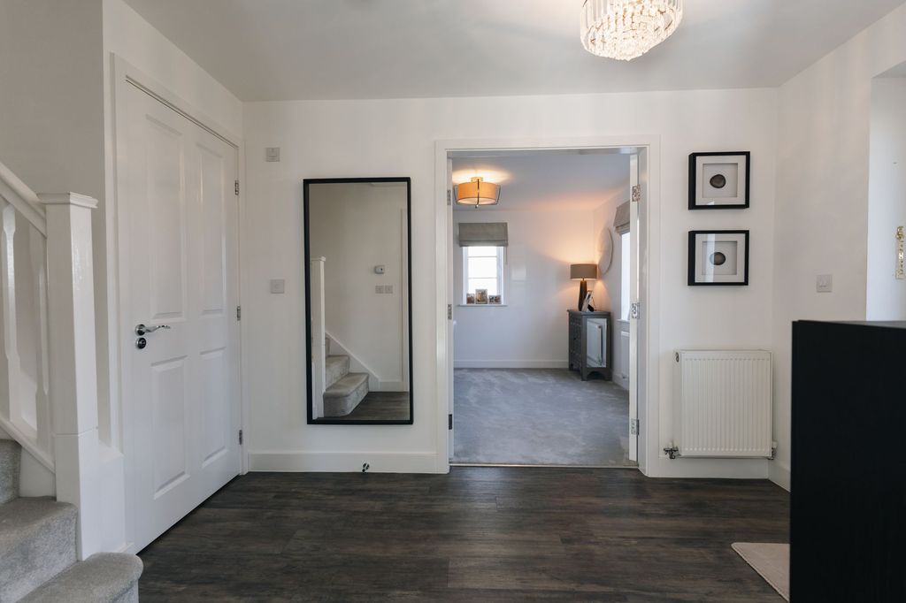 Property photo 3 of 32