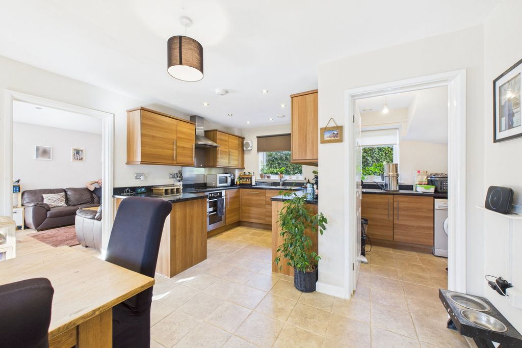 Property photo 2 of 29