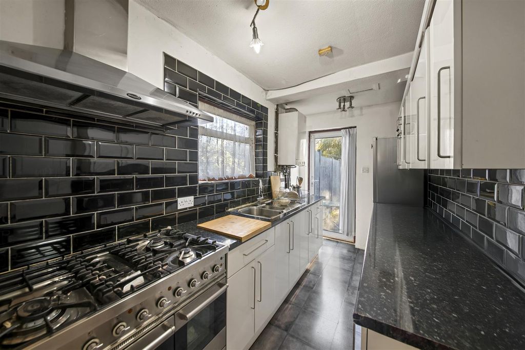 Property photo 3 of 14 4