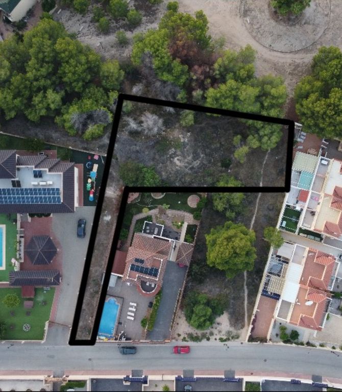 Property photo 1 of 2