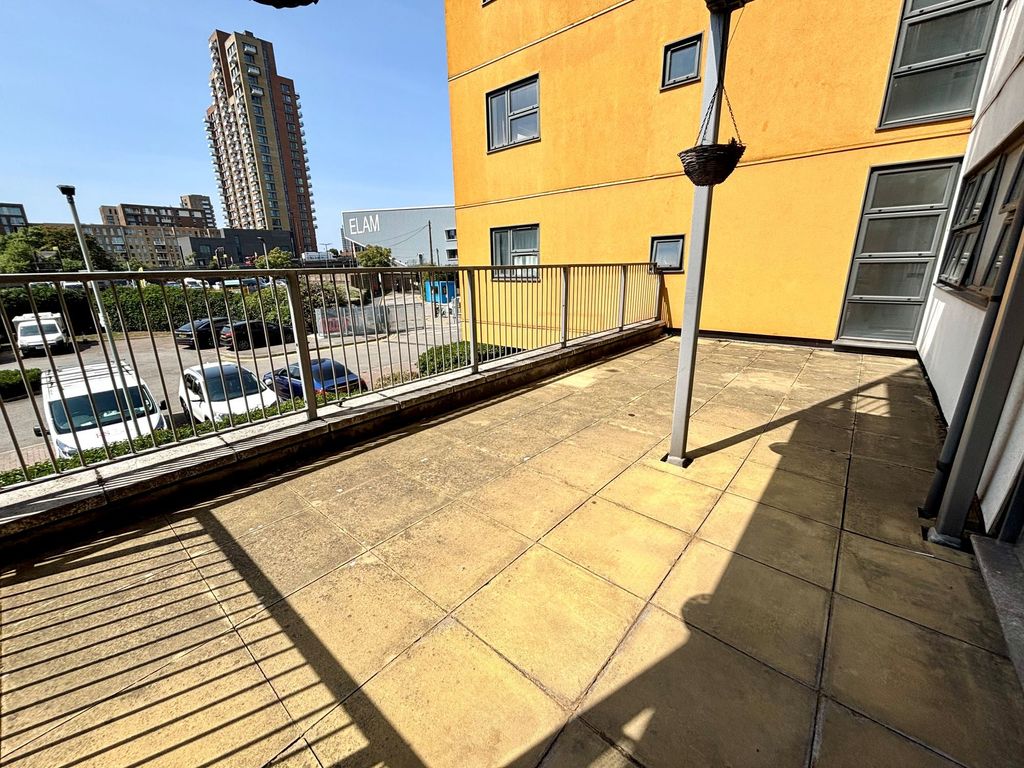 Property photo 3 of 9 Terrace