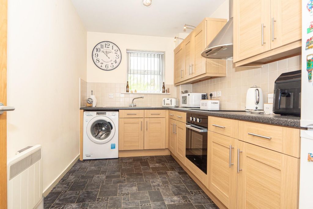Property photo 3 of 15 Kitchen